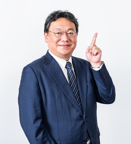 公認会計士 足立知弘